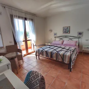 Stella Dorada Bedrooms A 5 Minuti Dal Mare, Con Clima, Balcone, Frigo, Zanzariere E Tv Alloggio in famiglia Olia Speciosa